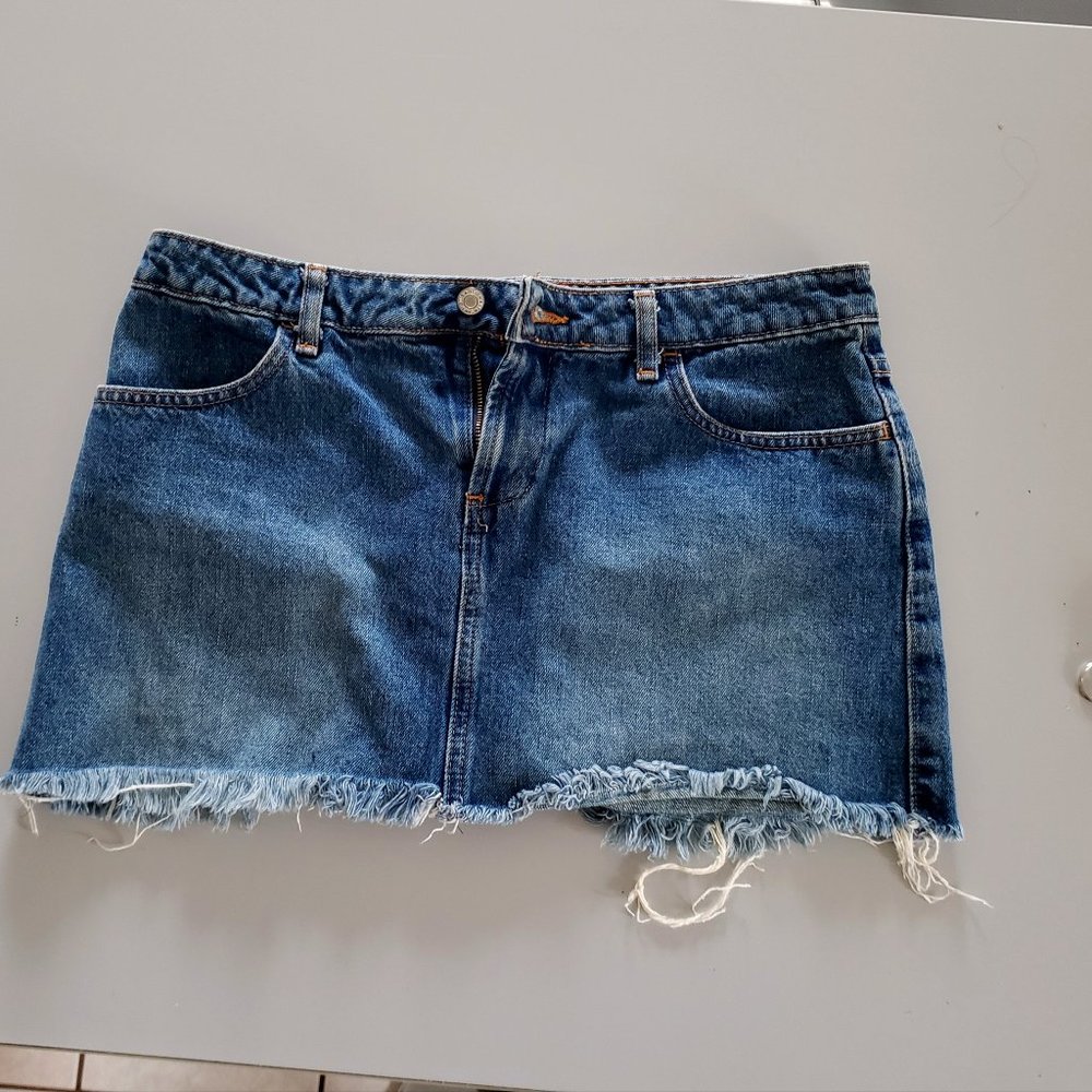 OLD NAVY FRAYED DENIM MINI SKIRT
